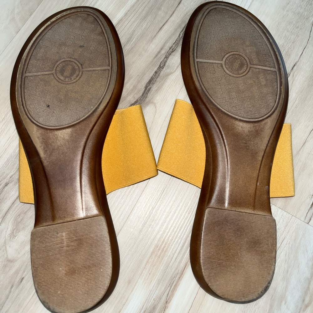 Italian Shoemakers Selah Sandal Mustard Thong Sandal 7.5 - Picture 6 of 9